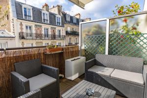 an apartment balcony with two chairs and a table at Chambre d'Amis - Chambres d'Hôtes-B&B-Guest House in Paris +31 photos