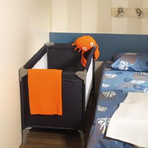 Camping Familial - Parc Aquatique - Grande Aire de Jeux à la Montagne客房内的一张或多张床位