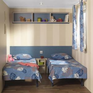 Camping Familial - Parc Aquatique - Grande Aire de Jeux à la Montagne客房内的一张或多张床位