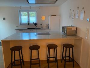 Η κουζίνα ή μικρή κουζίνα στο Schöne Wohnung nahe Nürnberg, 60 qm, 3 Pers. WLAN +8 φωτογραφίες