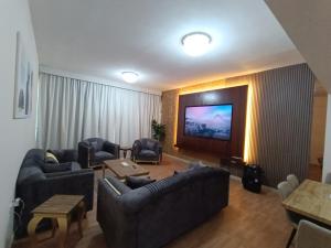 Gallery image of شقة فخمة وواسعة غرفتين luxury and big 2BR in Ajman  +13 photos