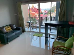 Posezení v ubytování Beach Front Condo Centerviews Bangsaray Floor 6