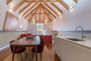 Galería fotográfica de King bed suite, loft with 3WC, AC & self-check-in. en Lisboa