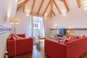 Un lugar para sentarse en King bed suite, loft with 3WC, AC & self-check-in.