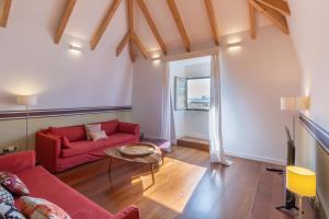 Un lugar para sentarse en King bed suite, loft with 3WC, AC & self-check-in.
