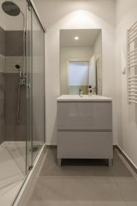 Un baño de King bed suite, loft with 3WC, AC & self-check-in. 37 fotos más