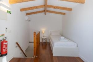 Una cama o camas en una habitación de King bed suite, loft with 3WC, AC & self-check-in.