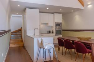 Una cocina o cocineta en King bed suite, loft with 3WC, AC & self-check-in.