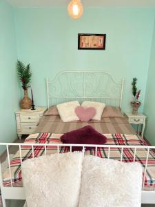 A bed or beds in a room at Casa M-MiMi"s Paradise