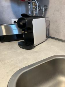 Cucina o angolo cottura di Inviting Studio with Sea View