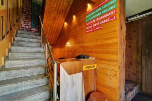 Foto Bangalore’is asuva majutusasutuse SPOT ON Canton Lodging And Boarding galeriist