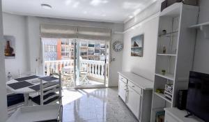 a kitchen with a table and a dining room at Alba Apartman Torrevieja in Torrevieja