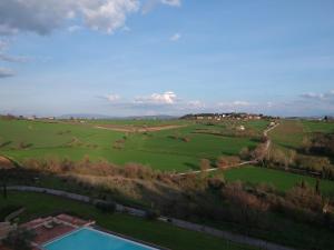 Bazén v ubytování Borgo Sant'Apollinare - Resort nebo v jeho okolí