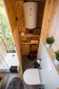 a bathroom with a tub and a toilet in a room at Taunus Tinyhouse in Weilrod