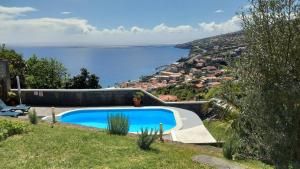 a swimming pool with a view of the ocean at Villa Calçada in Santa Cruz