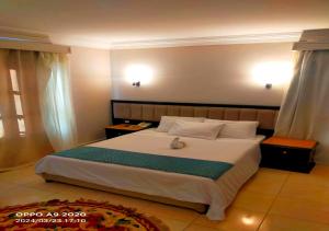 een slaapkamer met een bed met een teddybeer erop bij Davinci Beach Hotel in Hurghada