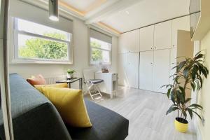Η κουζίνα ή μικρή κουζίνα στο Apt 10 Beachside Beauty Lux Studio Steps from Beach