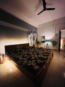 Katil atau katil-katil dalam bilik di Ujoni Homestay in Duliajan