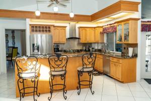 Kuchyň nebo kuchyňský kout v ubytování Family Vacation Home in Fort Myers