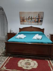 a bedroom with a bed with two towels on it at L' Archè in Castellaneta