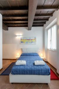 a bedroom with a blue bed with two lamps at Friends Of Florence in Florence