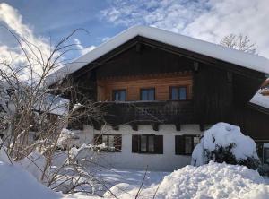 Το NEU - traumhafte Ferienwohnung mit Bergblick τον χειμώνα