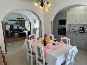 Kuchyň nebo kuchyňský kout v ubytování House Nada apartman