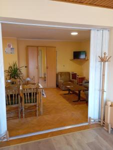 Un televizor și/sau centru de divertisment la Apartman Sekulić