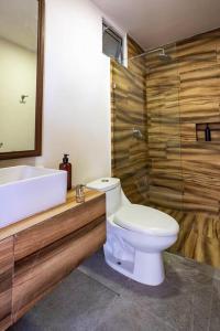 Koupelna v ubytování Suite de Lujo 1 Hab. Depto. 202 + 17 fotografií