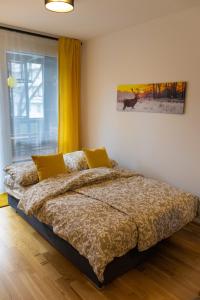 Postel nebo postele na pokoji v ubytování Danube City Lodge, uptown, A/C