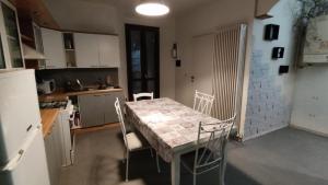 Kuhinja ili čajna kuhinja u objektu Appartamento Roncaccio