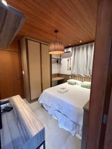 a bedroom with a large bed with a wooden ceiling at Vila Tamarindo (Bangalô 6) in Barra Grande +14 photos