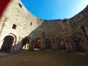 a large brick building with arches on the side of it at les gites pléhedelais (TER) in Pléhédel