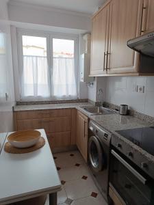 a kitchen with a sink and a washing machine at Apartamento céntrico La Morada Santanderina in Santander