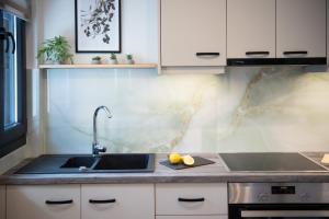 Η κουζίνα ή μικρή κουζίνα στο Golden Seashell Apartment