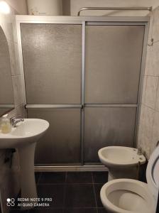 Bilik mandi di Monoambiente del nido