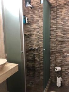 Hostal del Sol - Fisherton tesisinde bir banyo