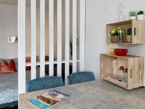 a room with a table and chairs and a book at Habitaciones privadas cerca de la playa y aeropuerto en casa compartida con otros huéspedes in Playa Honda