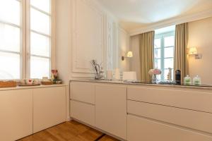 a kitchen with white cabinets and a window at Cavallotti 22 in La Spezia