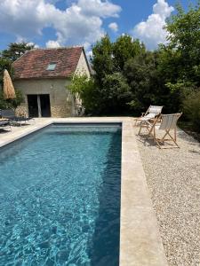 a swimming pool in front of a house at Maison Saint Georges in Saint-Georges-sur-Cher