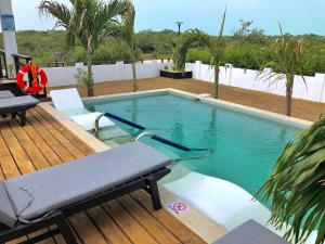 Der Swimmingpool an oder in der Nähe von Samudra Villas 2