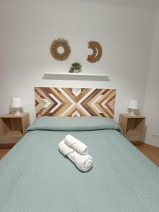 A bed or beds in a room at Apartamento La Planchada