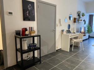 Een keuken of kitchenette bij Vue Meuse, en face de la citadelle
