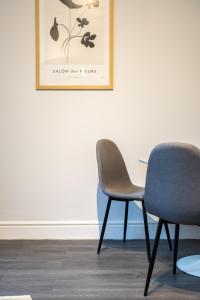 two chairs in a room with a picture on the wall at MARSH lux 3 in Manchester