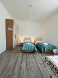 a room with two beds in a room at B&B Rifugio San Francesco in Lido di Ostia
