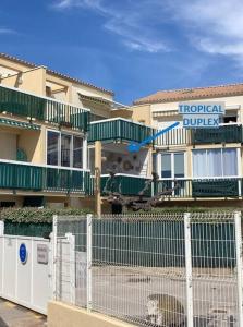 Budova, kde se apartmán nachází + 37 fotografií
