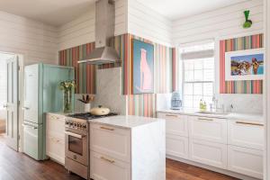 Η κουζίνα ή μικρή κουζίνα στο Royal Cottage I