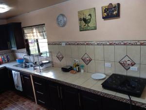 a kitchen with a stove and a counter top at Riverside Home La Fortuna in Tanque