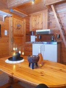 a wooden kitchen with a wooden table in a cabin at Kvamskogen & Hardanger Holliday homes in Norheimsund