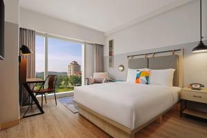 Ein Bett oder Betten in einem Zimmer der Unterkunft Moxy Putrajaya